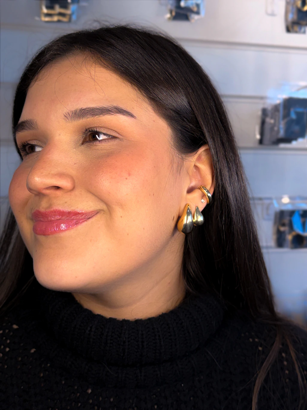 Brinco Gota Médio Ouro — segunda imagem