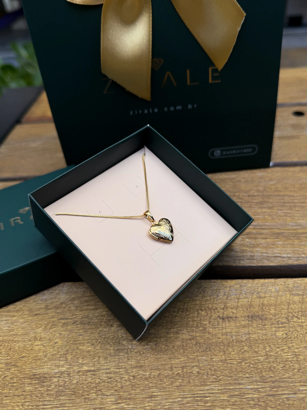 Pingente Relicário Sempre Ao Seu Lado - Banho de Ouro 18k