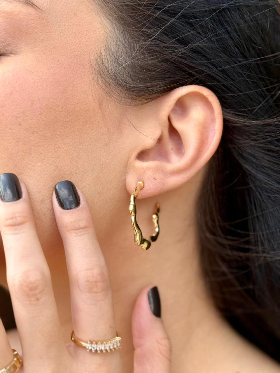 Brinco Argola Orgânica - Banho Ouro 18k — segunda imagem