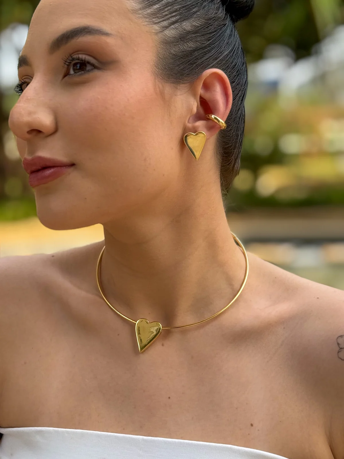 Choker Aro Rígido Pingente Coração - Banho Ouro 18k
