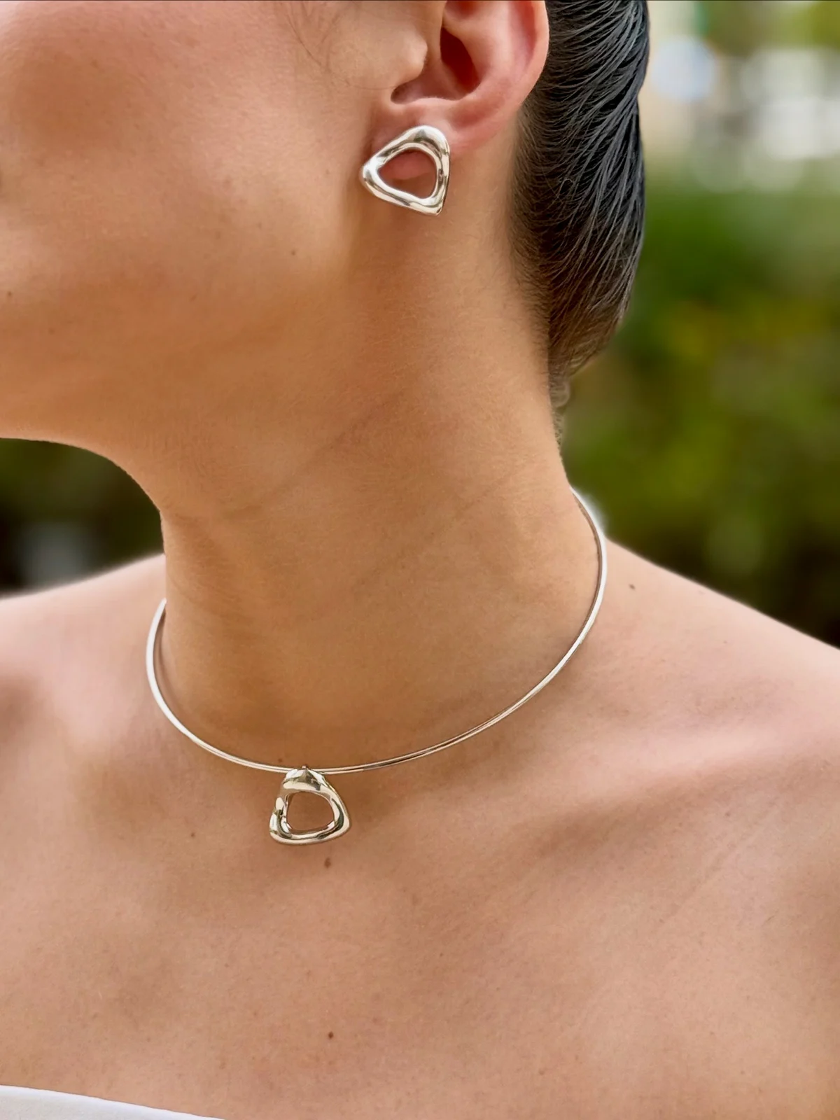 Choker Aro Rígido Pingente Orgânico - Banho de Ródio