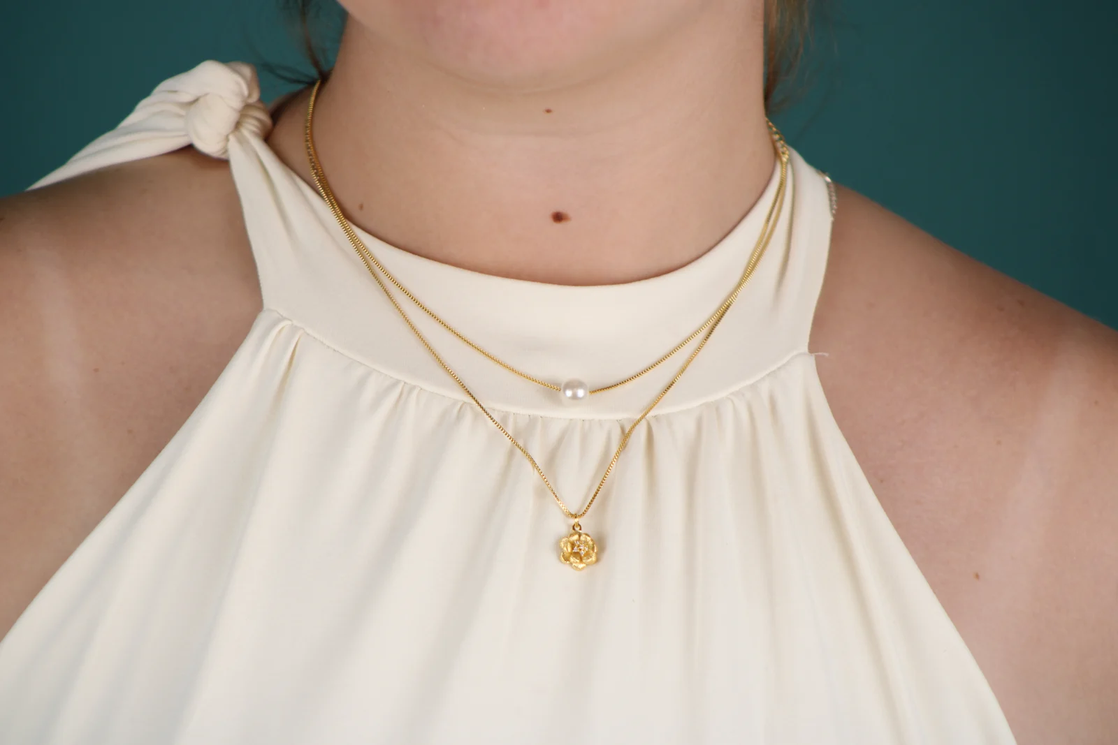 Colar Dupla Pérola Flor - Banho Ouro 18k
