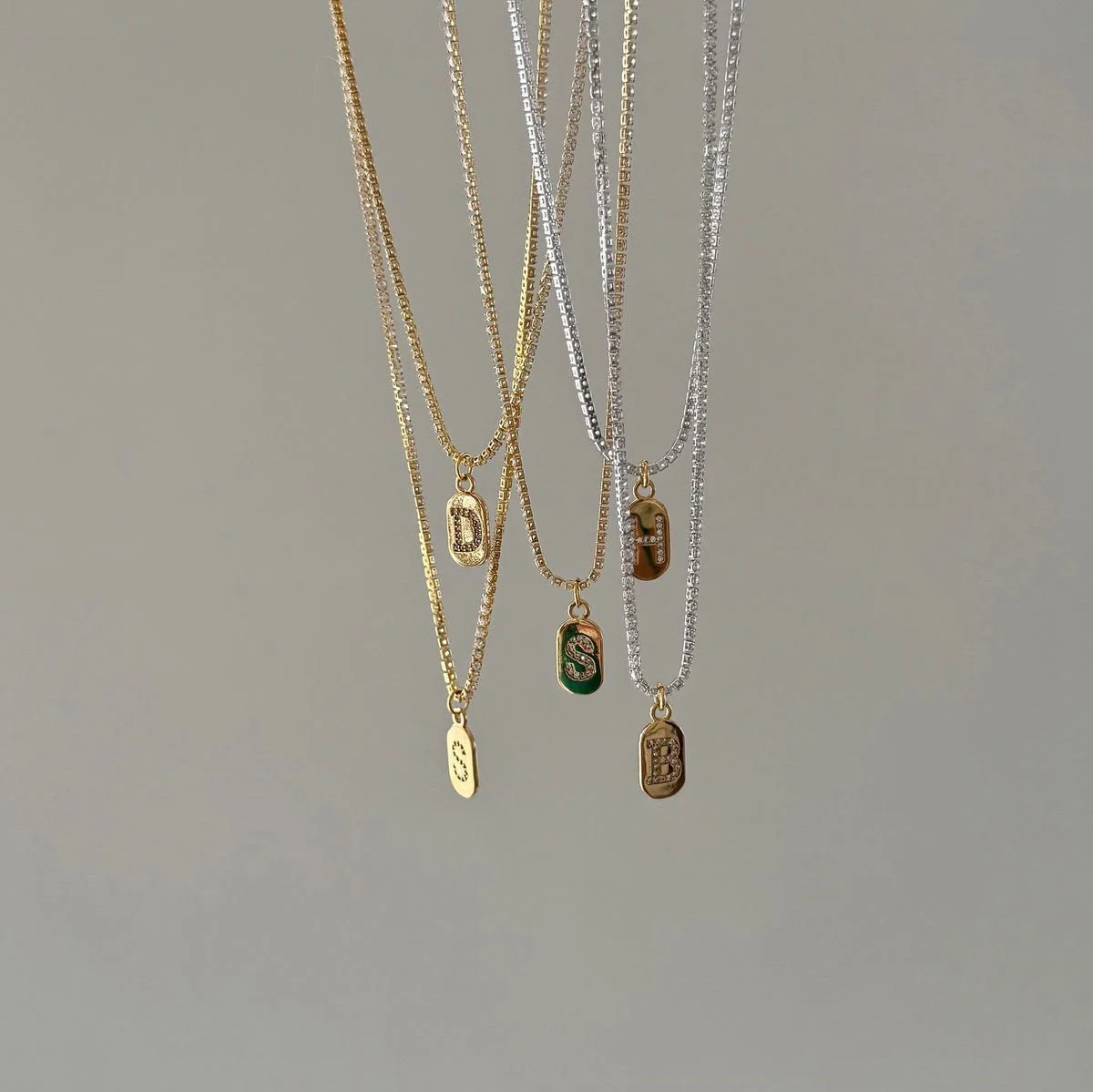 Choker Riviera com Plaquinha Inicial - Banho Ouro 18k e Prata